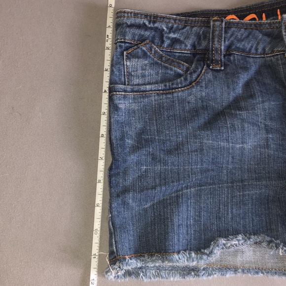 Low rise Jean shorts - Picture 4 of 5